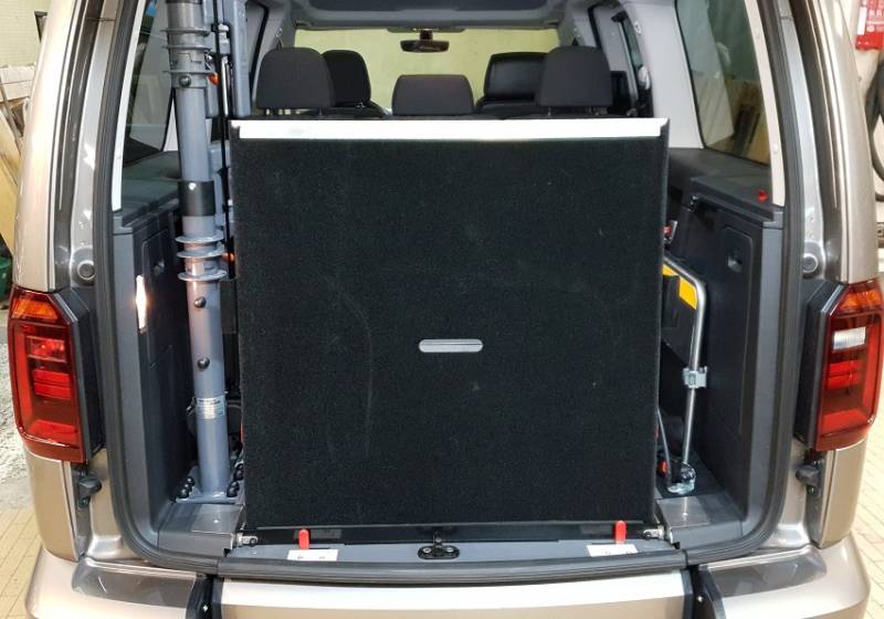 Location Véhicule équipé pour transporter une personne sur son fauteuil roulant manuel ou électrique