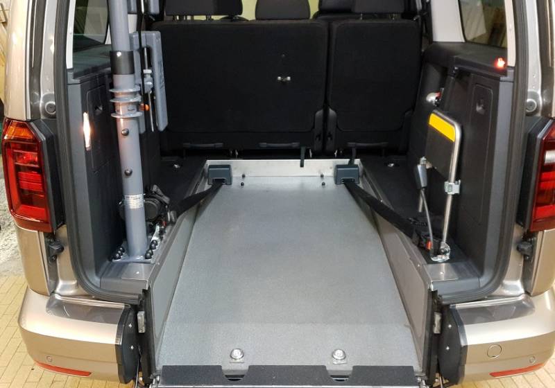 Location Véhicule équipé pour transporter une personne sur son fauteuil roulant manuel ou électrique