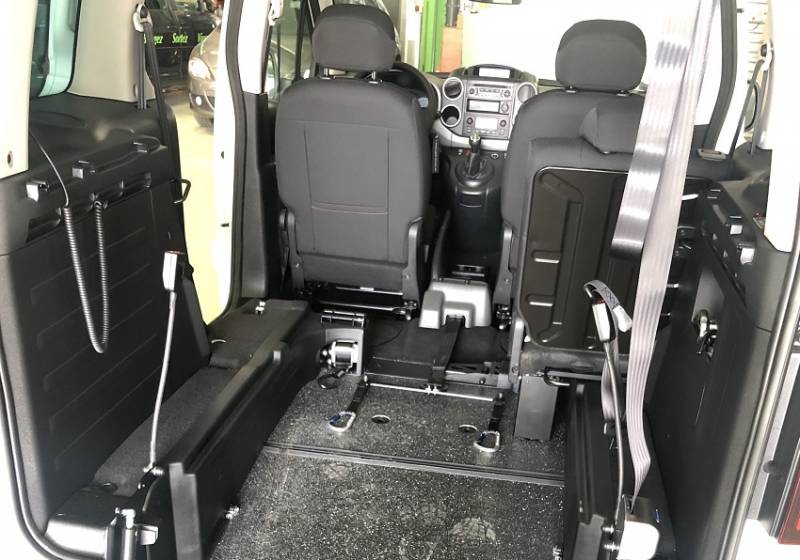Location Véhicule pour le Transport 1 fauteuil roulant Peugeot Partner Horizon Transport région de Nimes